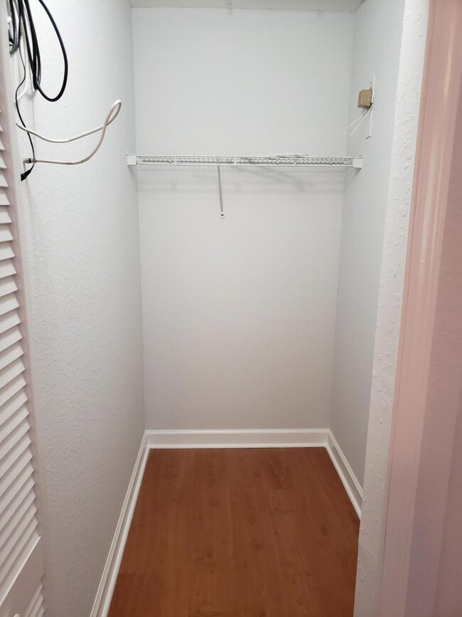 Building Photo - 325 Bayfront Dr