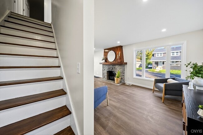 Building Photo - 127 E Warrington Rd