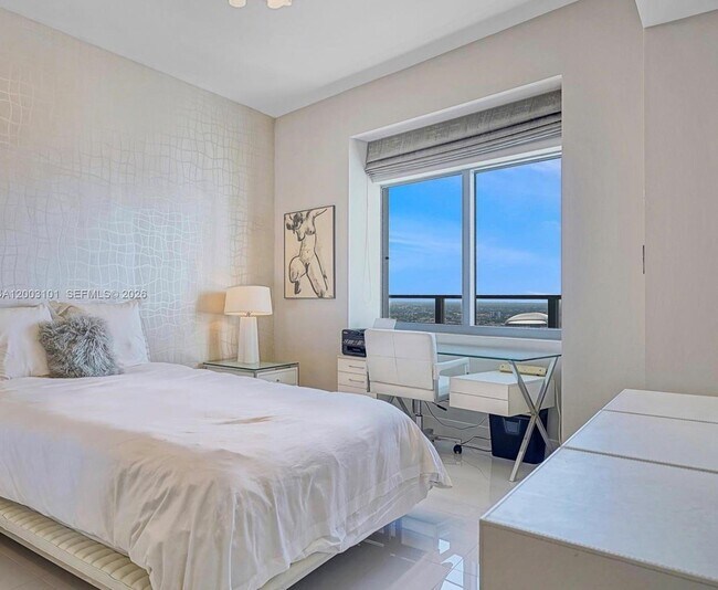 Building Photo - 1100 Biscayne Blvd