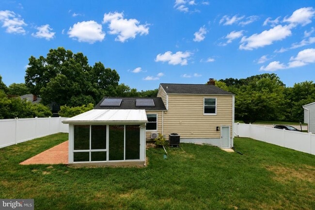 Building Photo - 1414 King William Dr