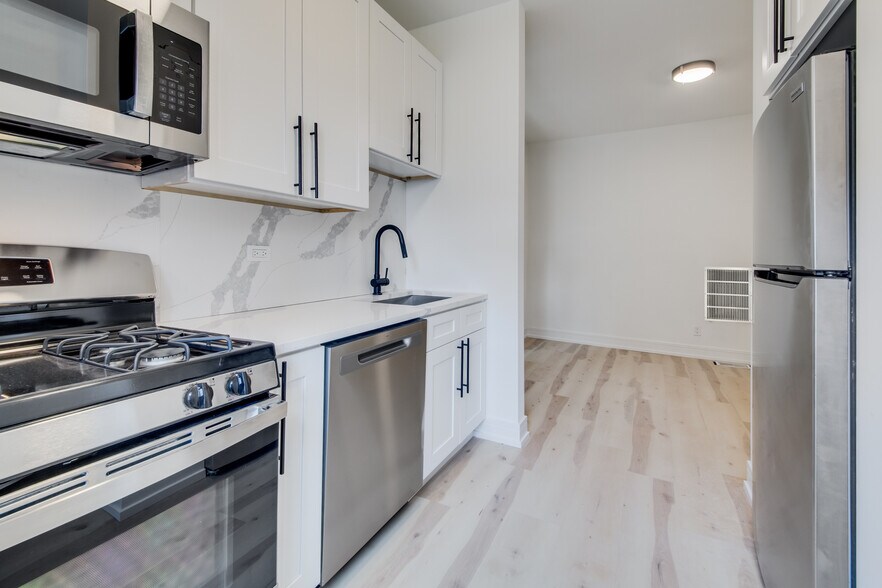 Building Photo - 3050 W Cortland St