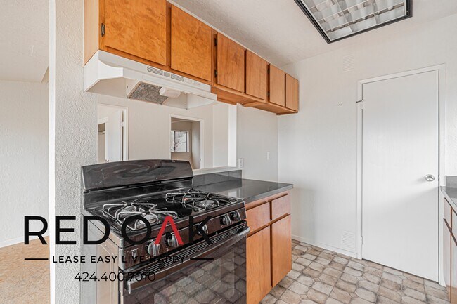 Building Photo - 476 1/2 Crane Blvd