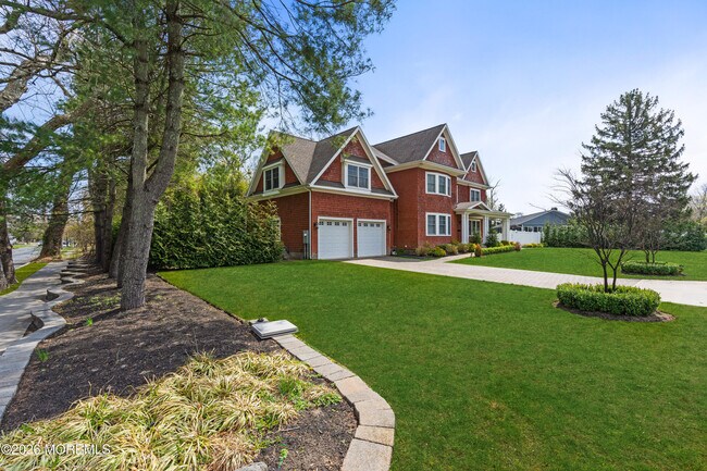 Building Photo - 558 Cedar Ave