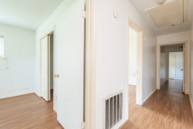 Building Photo - 8819 Hazen St