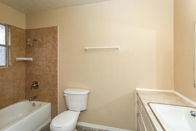 Building Photo - 507 Adams Ave