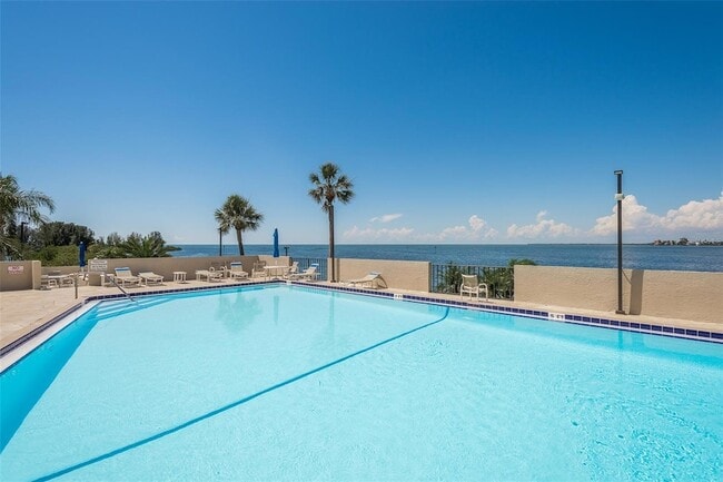 Building Photo - 6035 Sea Ranch Dr