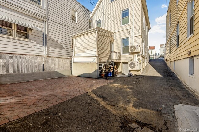 Building Photo - 1837 Wallace Ave