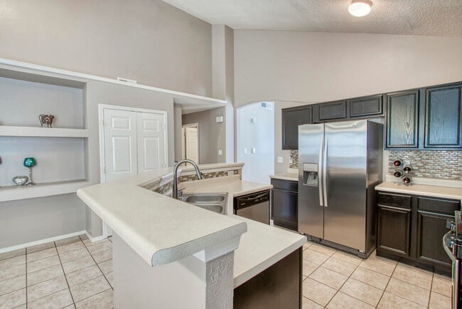 Building Photo - 12561 Paseo Alegre Dr