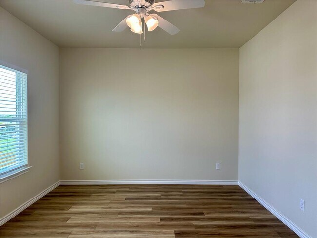 Building Photo - 515 War Admiral Dr