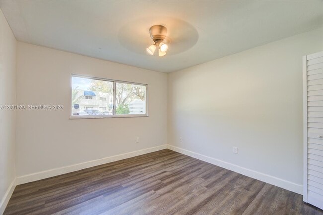 Building Photo - 565 NW 97th Ave