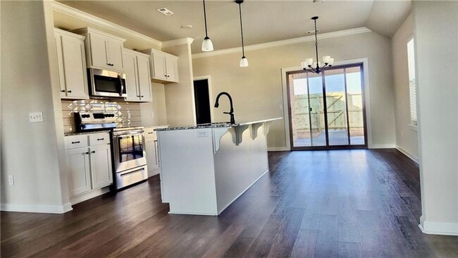 Building Photo - Modern 3-Bed, 2-Bath Home with Fenced Yard