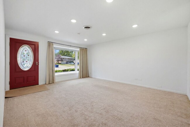 Building Photo - 1624 W Weathersfield Way