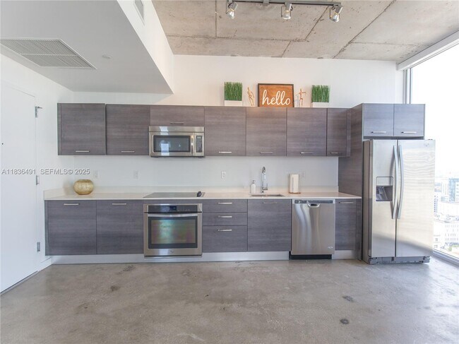 Building Photo - 151 SE 1st St