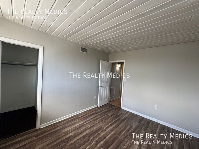Building Photo - 1010 N Fiske Blvd