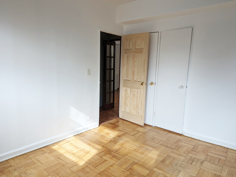 Small bedroom - 9822 63rd Dr