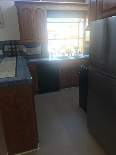 Building Photo - 208 Marine Ave
