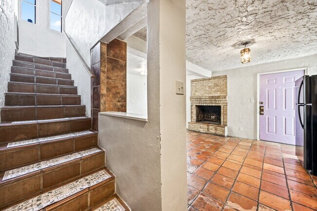 Building Photo - Charming 2-bedroom, 1-bath home $500 OFF R...