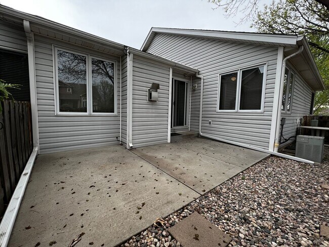Building Photo - Charming 2-Bedroom Townhome in SW Fort Collins