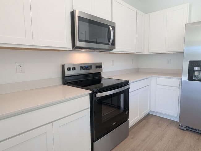 Building Photo - BRAND NEW 3 Bedroom, 2.5 Bath Townhome located on the Westside - CLOSE TO NAS JAX, RESTAURANTS, S...