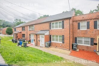 Building Photo - 5046-5048 Just St NE-