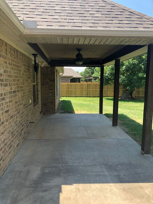 Building Photo - 3690 W Mountain View Dr