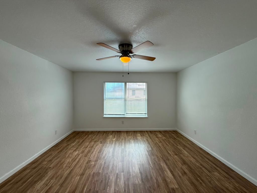 Building Photo - 418 Golden Walk