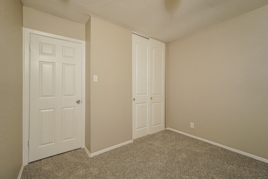 Building Photo - 605 Janice Dr