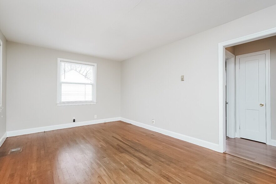 Building Photo - 1310 Venus Dr