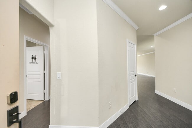 Building Photo - 5318 Royal Press Dr