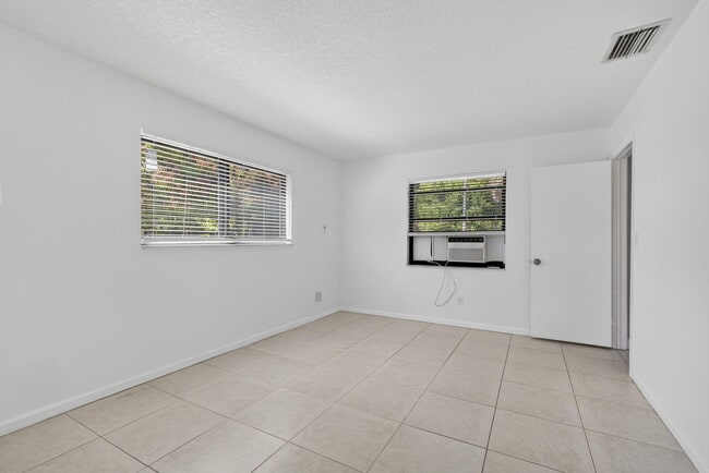 Building Photo - 7107 181st Ct N