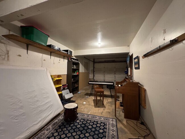 Building Photo - 2 Bedroom 1.5 Bath Townhouse near WWU and Fairhaven w/ Attached Garage