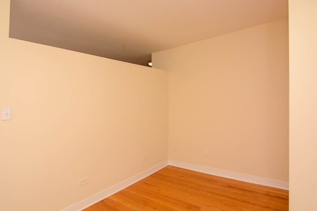 Building Photo - 675 W Wrightwood Ave