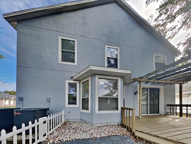 Building Photo - 10818 Birchard Ln