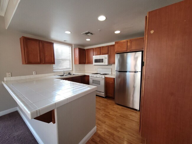 Building Photo - Westlake Villas Condo