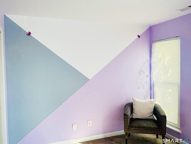 Building Photo - 10 Glenview Dr