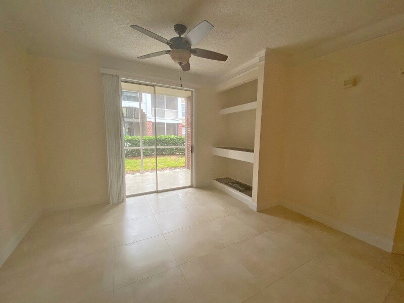 Building Photo - 8300 Elm Park Dr
