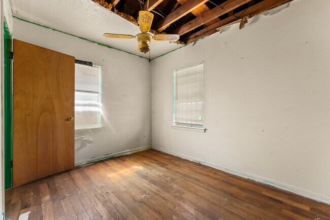 Building Photo - 932 Lewis St