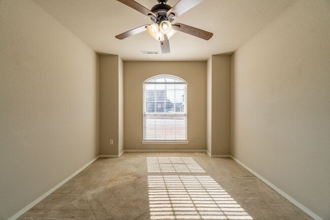 Building Photo - 7827 Huntington Way