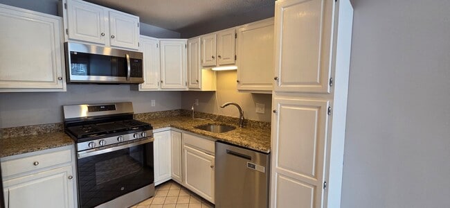 Building Photo - Beautiful 2-Bedroom Townhouse at CornerStone Condominiums