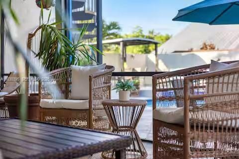 Building Photo - 6140 SW 56th Ct