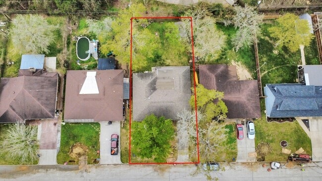 Building Photo - 2806 Oak Dr