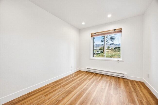 Building Photo - 34999 U.S. 6-M101