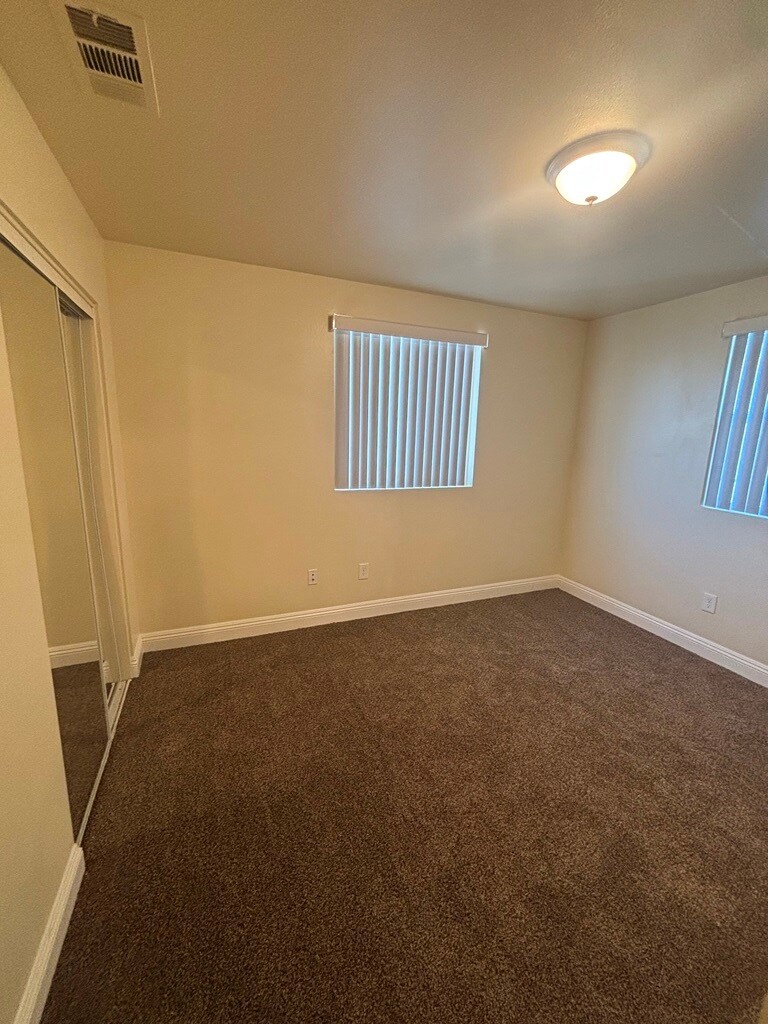 Building Photo - 846 W 78th St