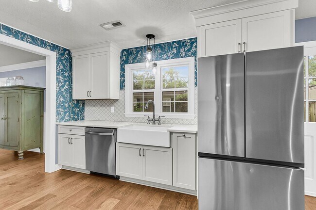 Building Photo - Charming Updated Home with Designer Kitche...