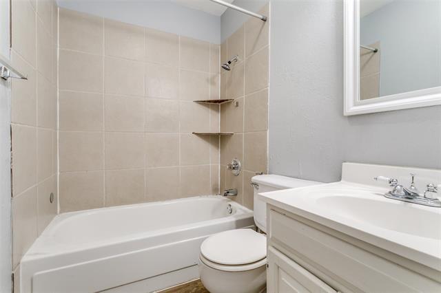 Building Photo - 830 Meadowlark Dr