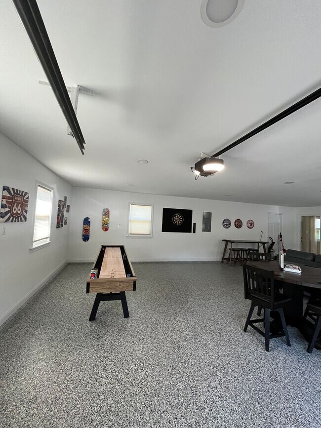 Building Photo - Brand new remodeled home in Monroe!