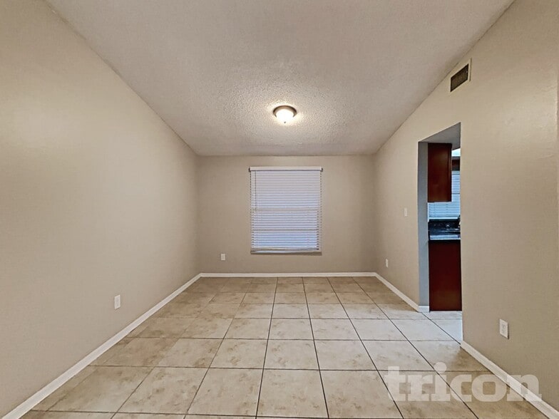 Building Photo - 1314 Oakcrest Dr