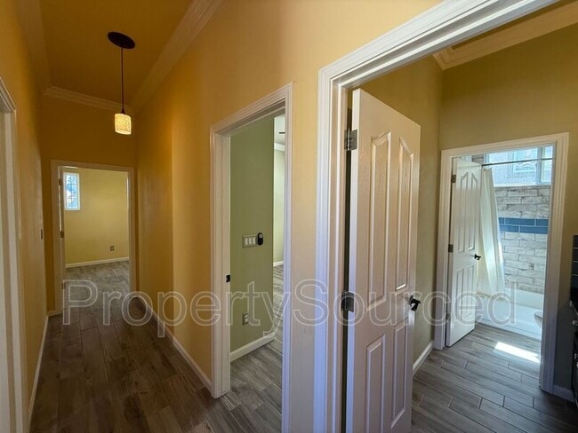 Building Photo - 523 Ruess Rd