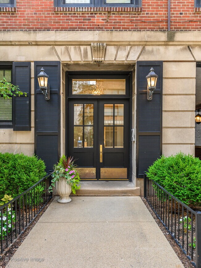 Building Photo - 202 E Walton Pl