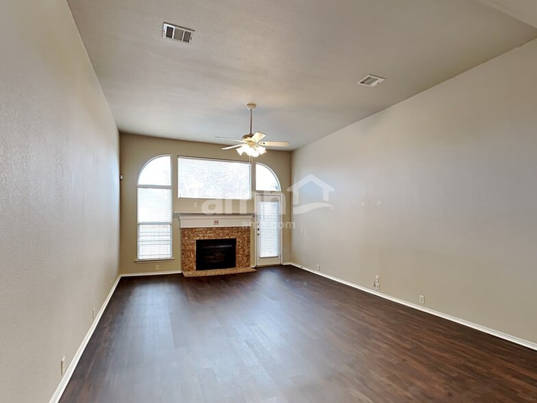 Building Photo - 2910 Saint Jude Dr